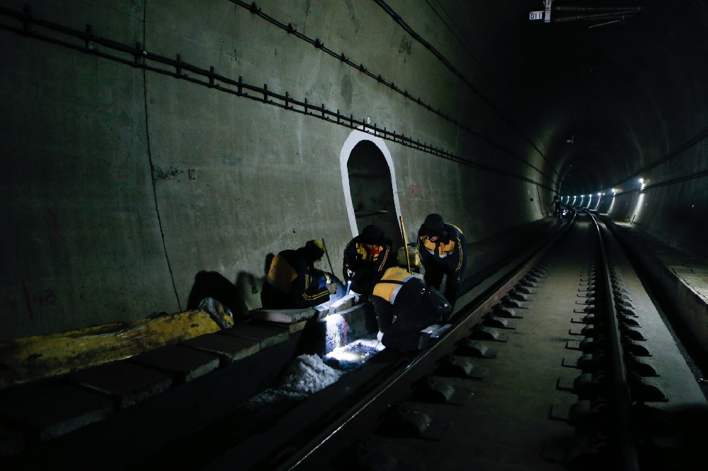 鹿邑铁路运营隧道病害现状